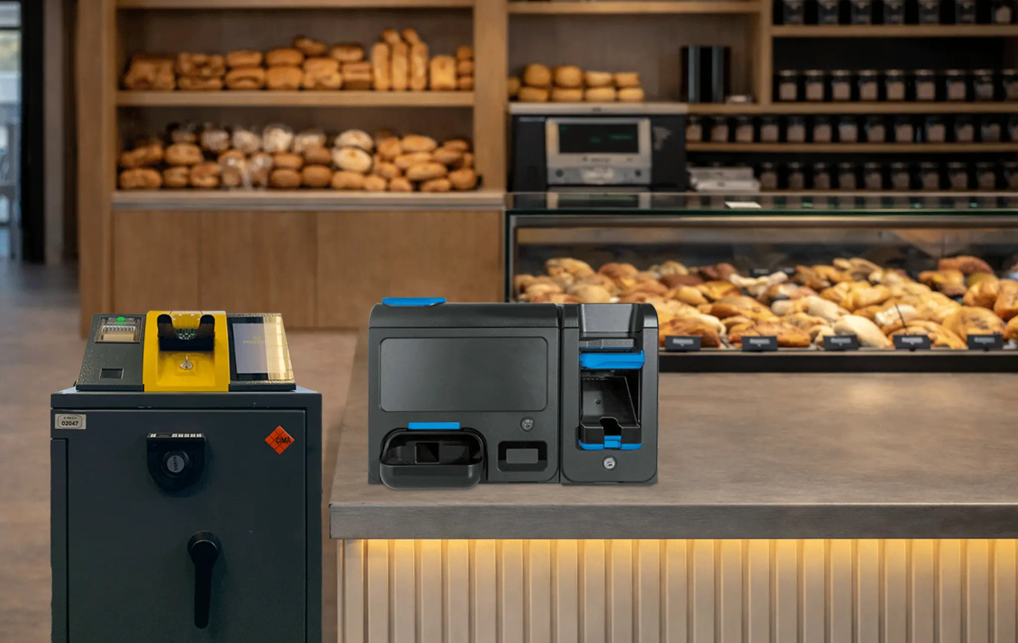 Smarter Tresor und Barzahlautomat in einer Bäckerei